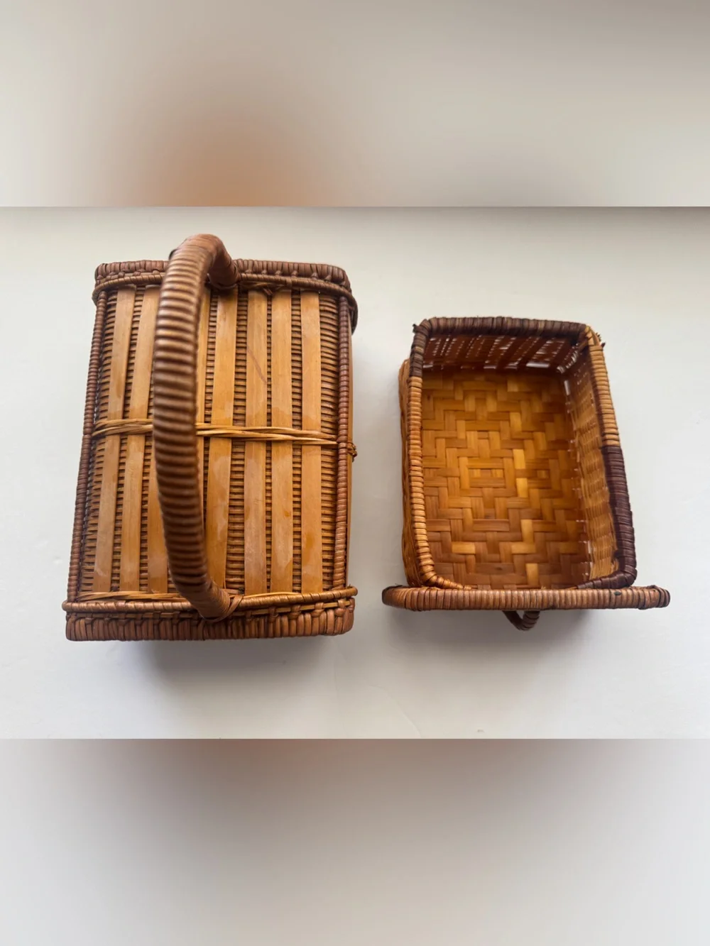 Vintage Handwoven Wicker Gathering Basket with Handle & Lid – Small Rustic Cotta